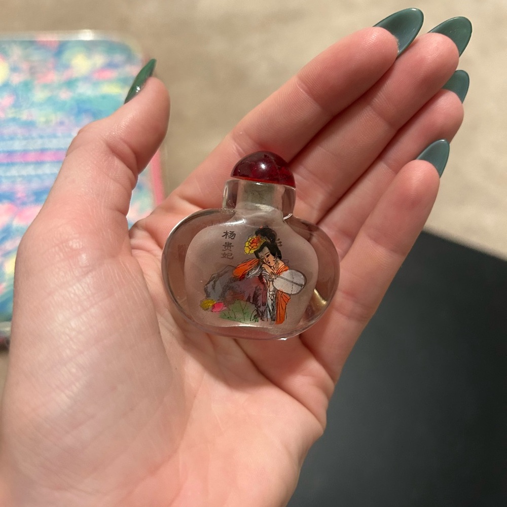 Painted Japanese vintage decorative snuff bottle